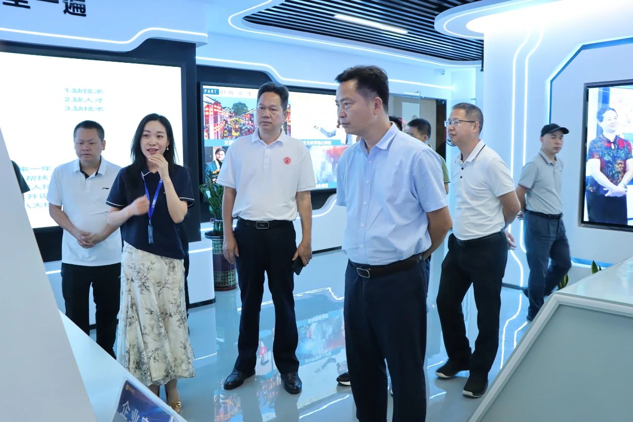 15vip太阳集团集团喜迎高州市政协与湛江市茂名商会考察团旅行指导