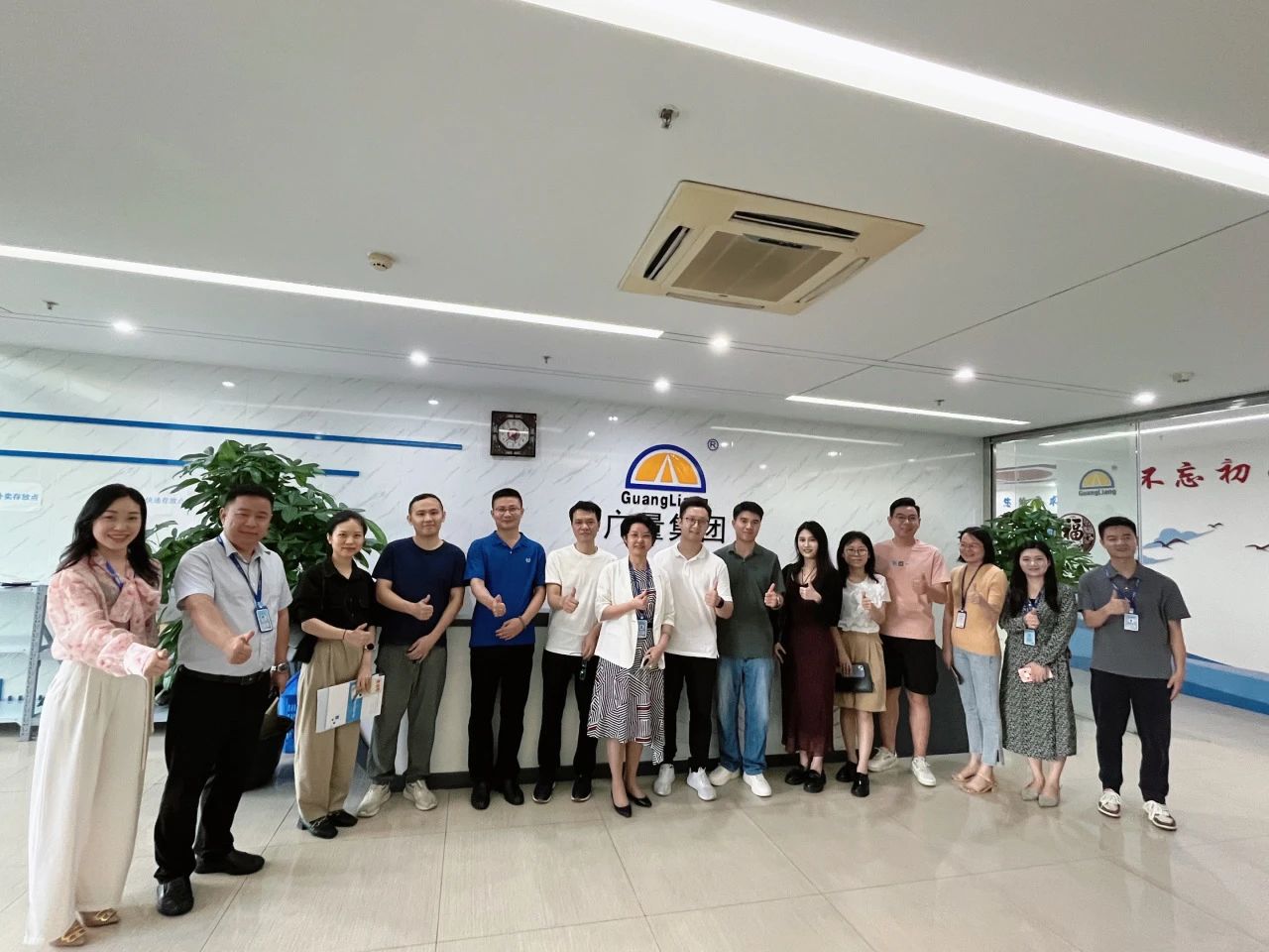 东莞南城都会更新中心携企业考察团莅临15vip太阳集团集团旅行交流