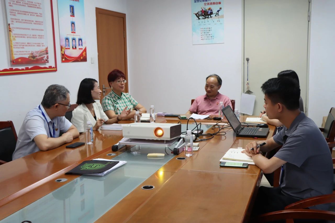 党旗飘扬，，，共庆绚烂