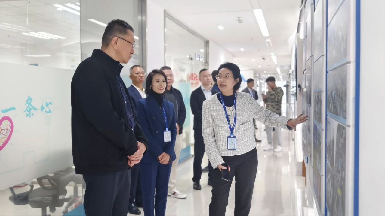 15vip太阳集团集团｜东菽愿铣墙值赖痴代表团来访，调研数字化转型与智能化生长